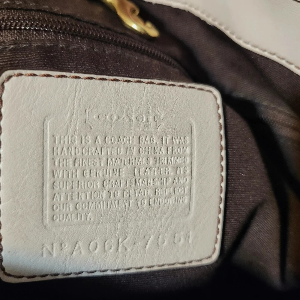 Coach Vintage GiGi Signature Tan And Off White Linen Combination. - Picture 2 of 8